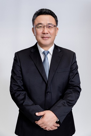 Dr. I YU, Huang(Open new window/jpg file)Image